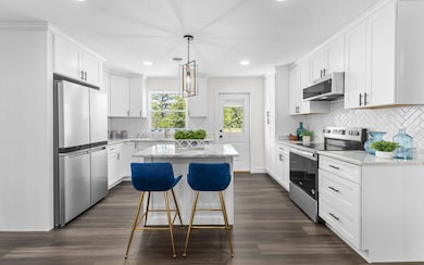 Kitchen w/Island