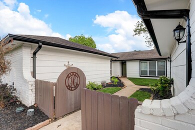 5214 Appleblossom Ln, Friendswood, TX 77546 - photo 2