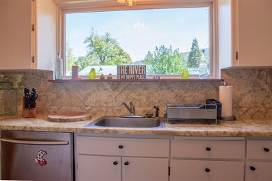 655 S 1st St, Dunsmuir, CA 96025 - photo 7