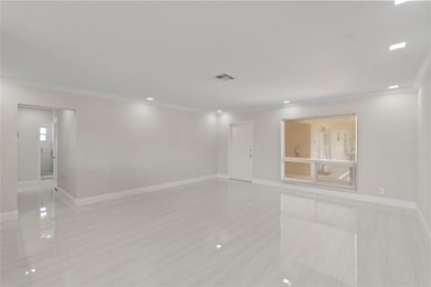 FAMILY/DINING ROOM