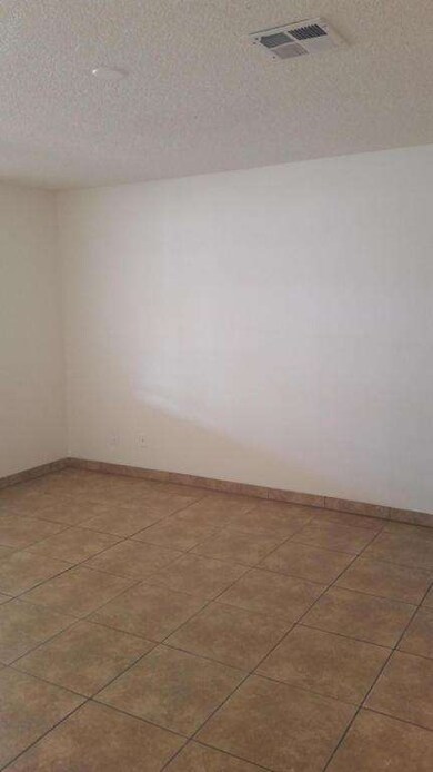 7974 W Westview Dr unit 6, Phoenix, AZ 85033 - photo 6