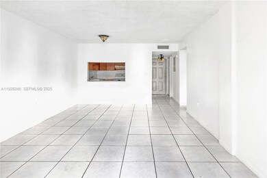 Samari Lake unit 2162, Hialeah, FL 33016 - photo 4