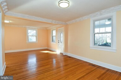 7117 Harrison Ln, Alexandria, VA 22306 - photo 6