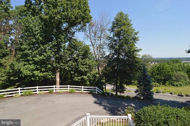 713 Old Fritztown Rd, Reading, PA 19608 - photo 4