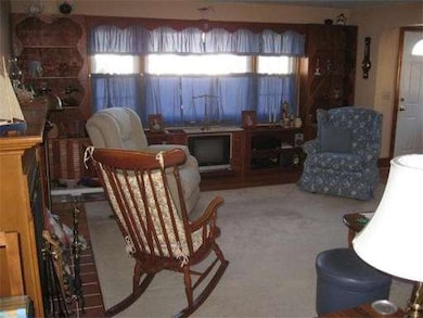 22 Cleveland Ave, Westfield, MA 01085 - photo 3