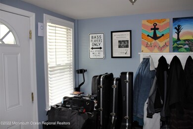 25 Essex St, North Middletown, NJ 07748 - photo 4