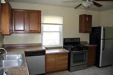 728 E 11th St N, Newton, IA 50208 - photo 3