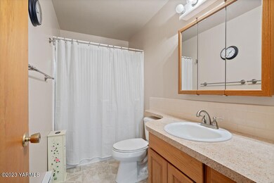 7606SummitviewAveUnit15-9