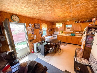 Kitchen/Entryway