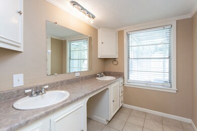 211 Fitzgerald St, East Bernard, TX 77435 - photo 5