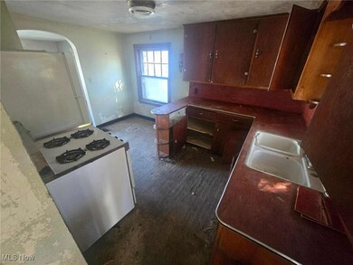 1306 Beatty Ave, Cambridge, OH 43725 - photo 4