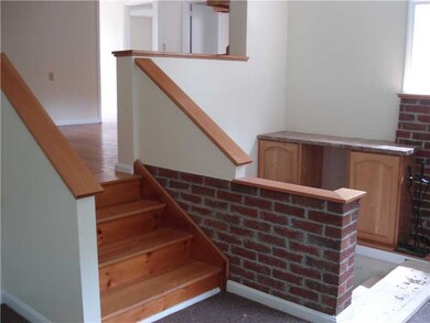 131 Endicott Dr, Warwick, RI 02886 - photo 4