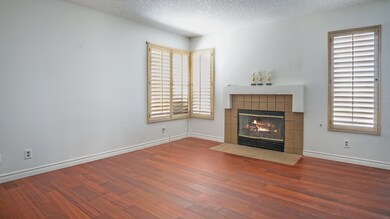 006_Family Room  (1)