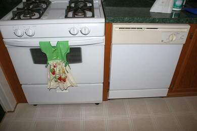 33 Fullam Cir unit 33, Allenstown, NH 03275 - photo 5