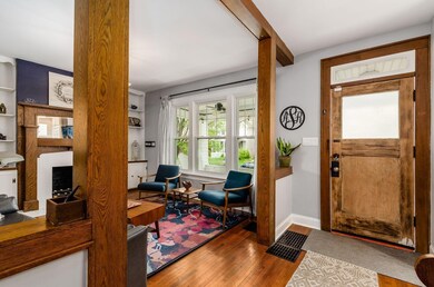 2562 Glen Echo Dr, Columbus, OH 43202