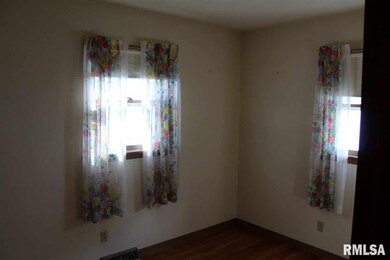 2015 W 35th St, Davenport, IA 52806 - photo 7