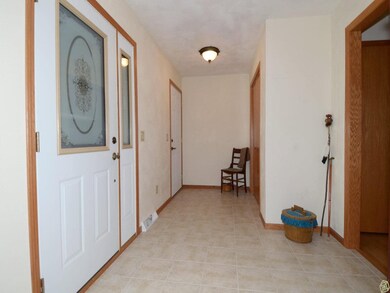 386 Sterling Dr, Oregon, WI 53575 - photo 2