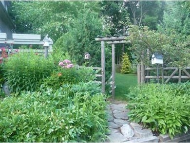 53 Riverdale Rd, Wellesley Hills, MA 02481 - photo 5