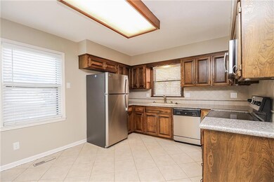 6908 Parkhill Ct, Shawnee, KS 66216 - photo 6