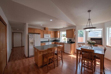 2608 SW Volcano Ave, Redmond, OR 97756 - photo 5