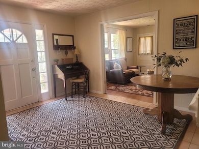 8510 Queen Elizabeth Blvd, Annandale, VA 22003 - photo 3