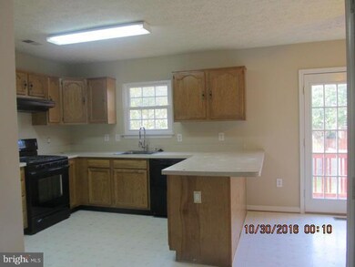 303 Potomac Hills Dr, Stafford, VA 22554 - photo 4