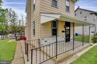 548 W Broad St, Williamstown, PA 17098 - photo 3