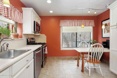 Kitchen w/built in