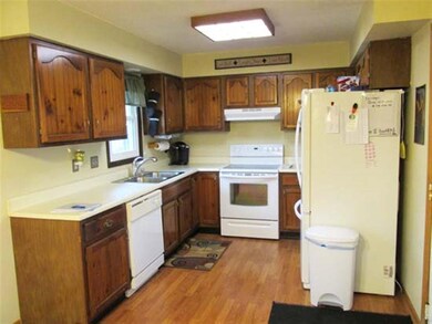 2321 W 60th St, Davenport, IA 52806 - photo 4