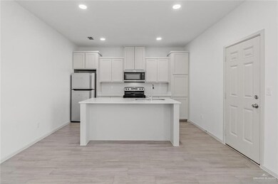 1213 Shavano Dr unit 4, Edinburg, TX 78541 - photo 3