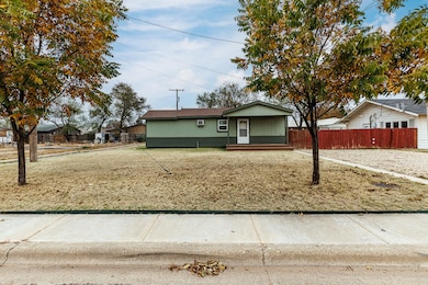 211 Chestnut St, Idalou, TX 79329 - photo 2