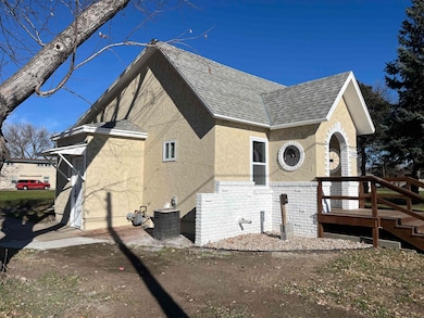 1522 W E St, Hastings, NE 68901 - photo 2