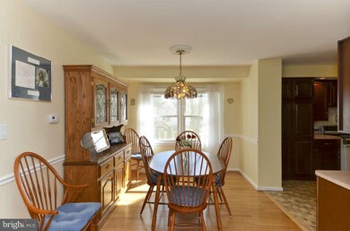 402 Orleans Cir SW, Vienna, VA 22180 - photo 4