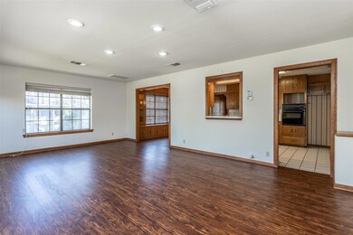 2011 Brentwood St, Gainesville, TX 76240 - photo 7