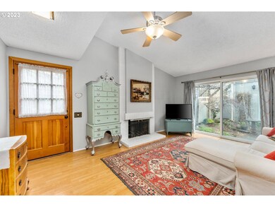 Living Room/Entrance