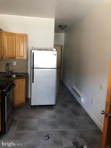 2052 Tasker St unit 1, Philadelphia, PA 19145 - photo 3