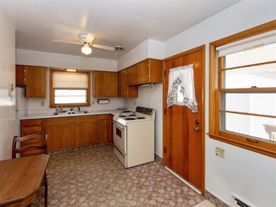 Eat-in kitchen