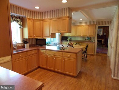 8020 Horseshoe Ln, Potomac, MD 20854 - photo 6