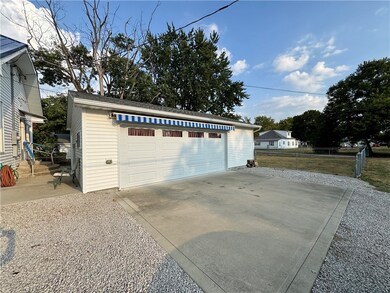 2921 Moultrie Ave, Mattoon, IL 61938 - photo 2