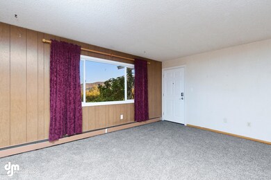 Unit 4 Living Room 20180914-DW-4677-FULL