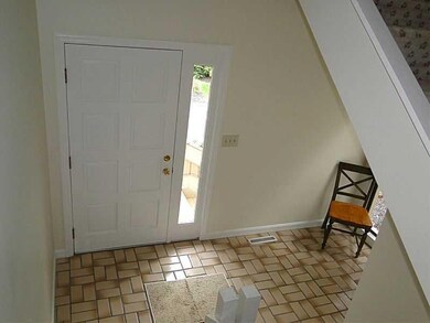 Entry/Foyer.