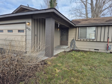 1121 Merryman Dr, Klamath Falls, OR 97603 - photo 2