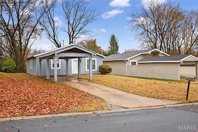 2405 Buttonwood Ct, Florissant, MO 63031 - photo 2