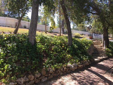 22157 Mulholland Dr, Woodland Hills, CA 91364 - photo 6