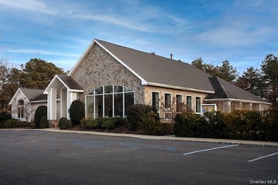 1000 Saddle Rock Rd unit 2401, Holbrook, NY 11741 - photo 3