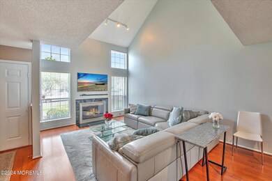 06-LIVING ROOM