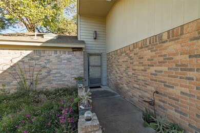 4909 Queen Ct, Fort Worth, TX 76103 - photo 4