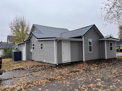 713 Park St, Napoleon, OH 43545 - photo 3