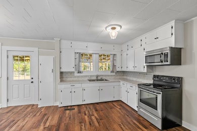 513 Cleveland St, Headland, AL 36345 - photo 6