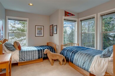 4545 Forest Ave SE, Mercer Island, WA 98040 - photo 2